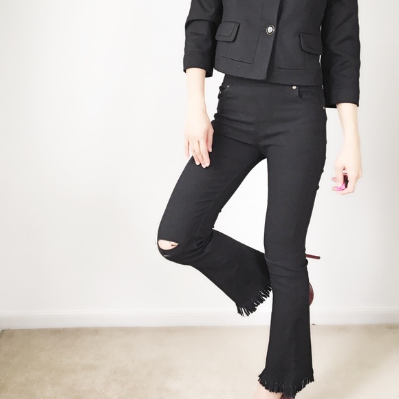 BLACK Frayed hem denim pants with cutout knee. - Picture 5 of 8